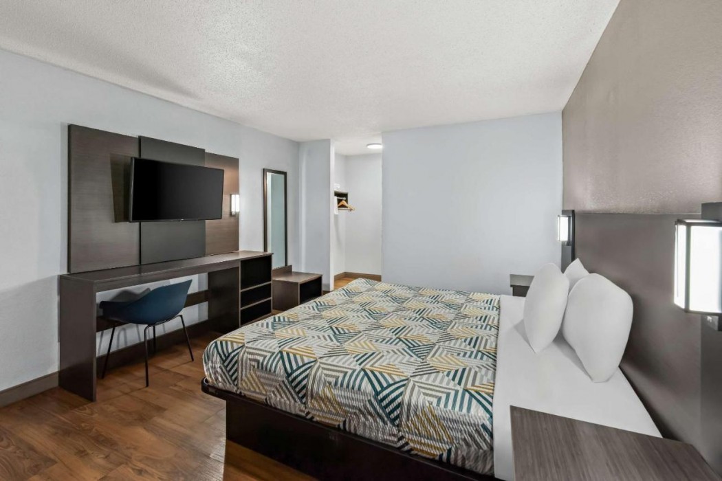 Motel6 Lester, PA - Philadelphia Airport 7/23