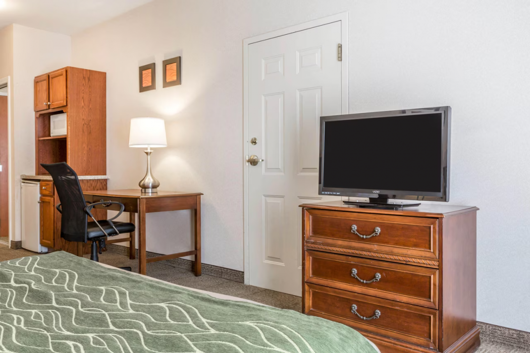 Comfort Inn & Suites South Burlington near University 9/24