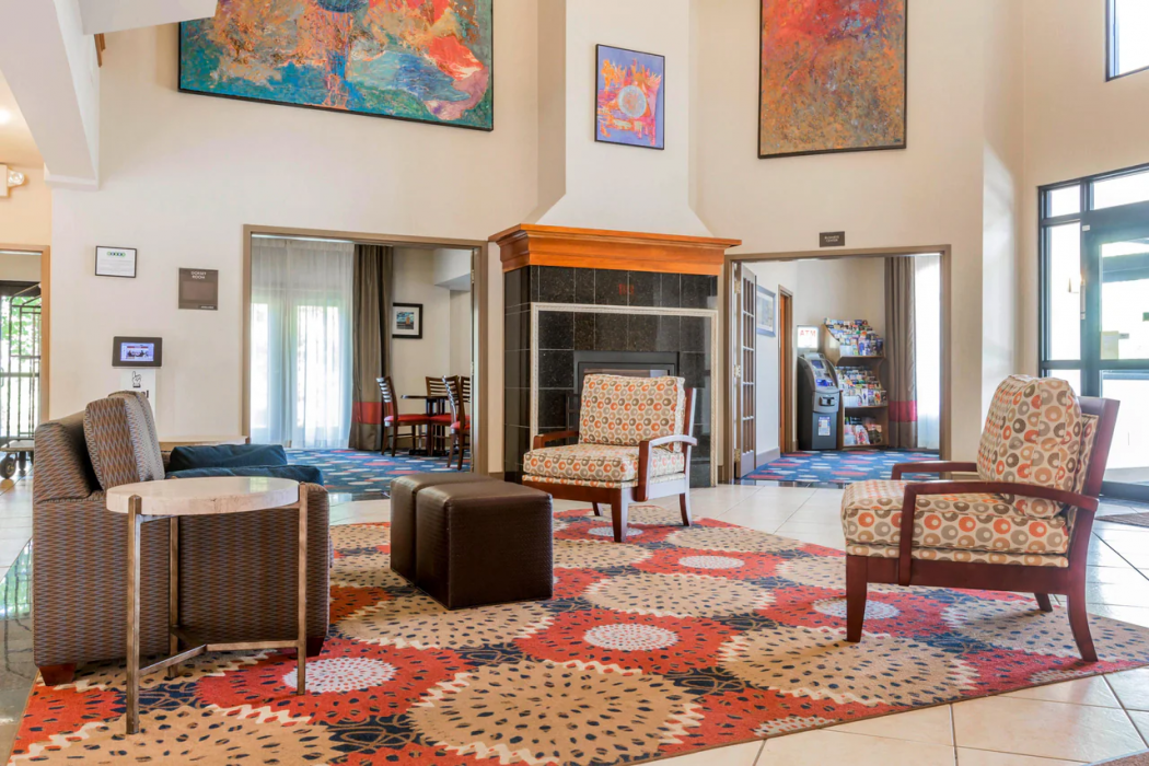 Comfort Inn & Suites South Burlington near University 4/24