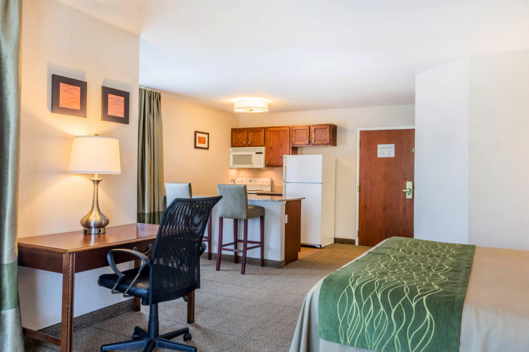 Comfort Inn & Suites South Burlington near University 16/24