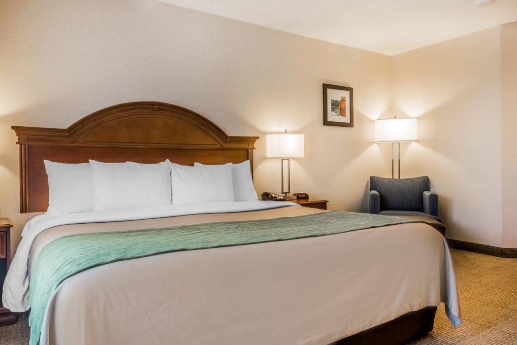Comfort Inn & Suites South Burlington near University 8/24