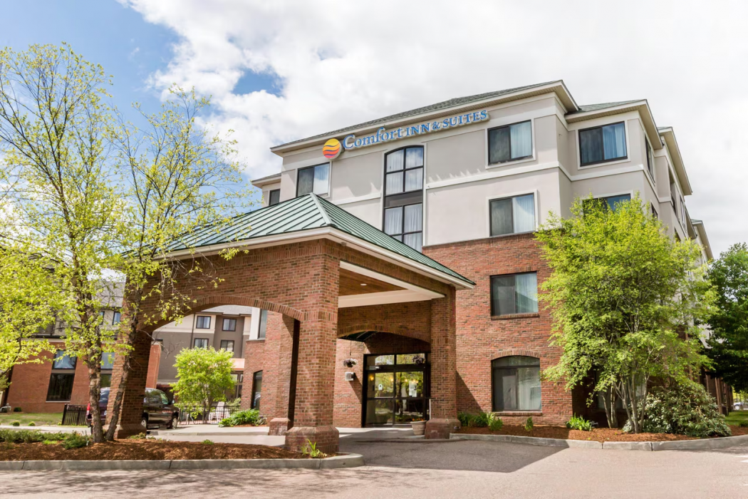Comfort Inn & Suites South Burlington near University 1/24