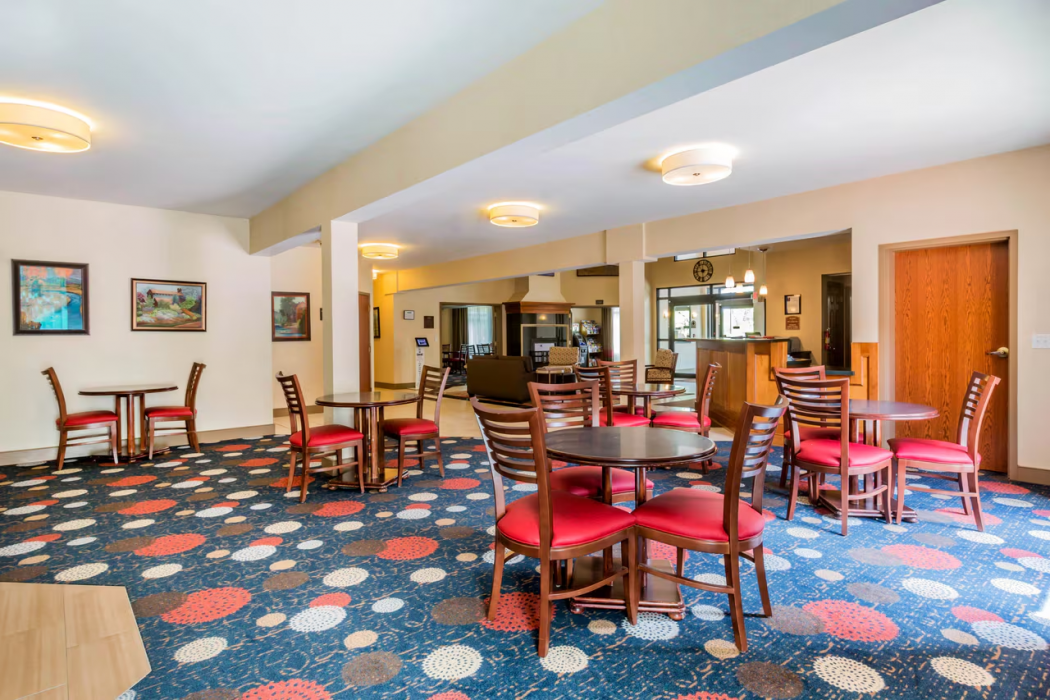 Comfort Inn & Suites South Burlington near University 18/24