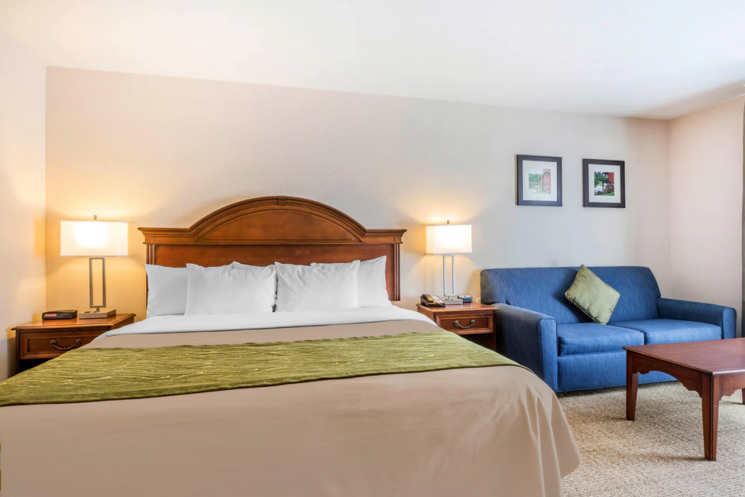 Comfort Inn & Suites South Burlington near University 7/24