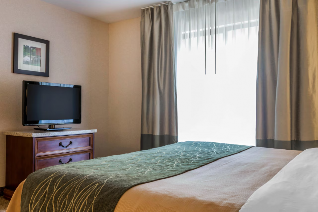 Comfort Inn & Suites South Burlington near University 10/24