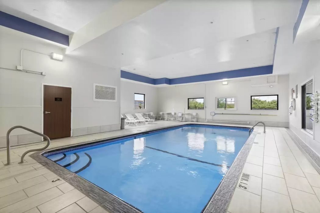 Comfort Inn & Suites Hazelwood - St. Louis 13/21