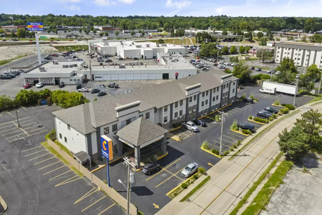 Comfort Inn & Suites Hazelwood - St. Louis 1/21