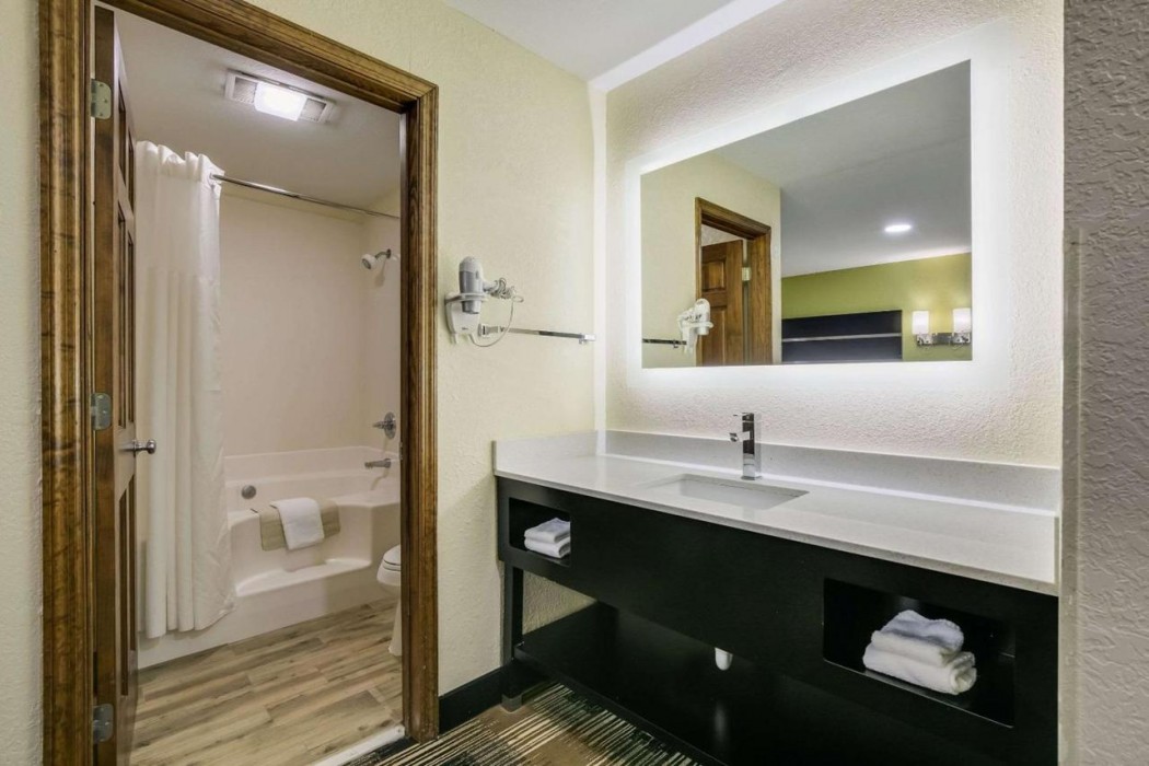 Quality Inn & Suites Mt. Chalet 15/36