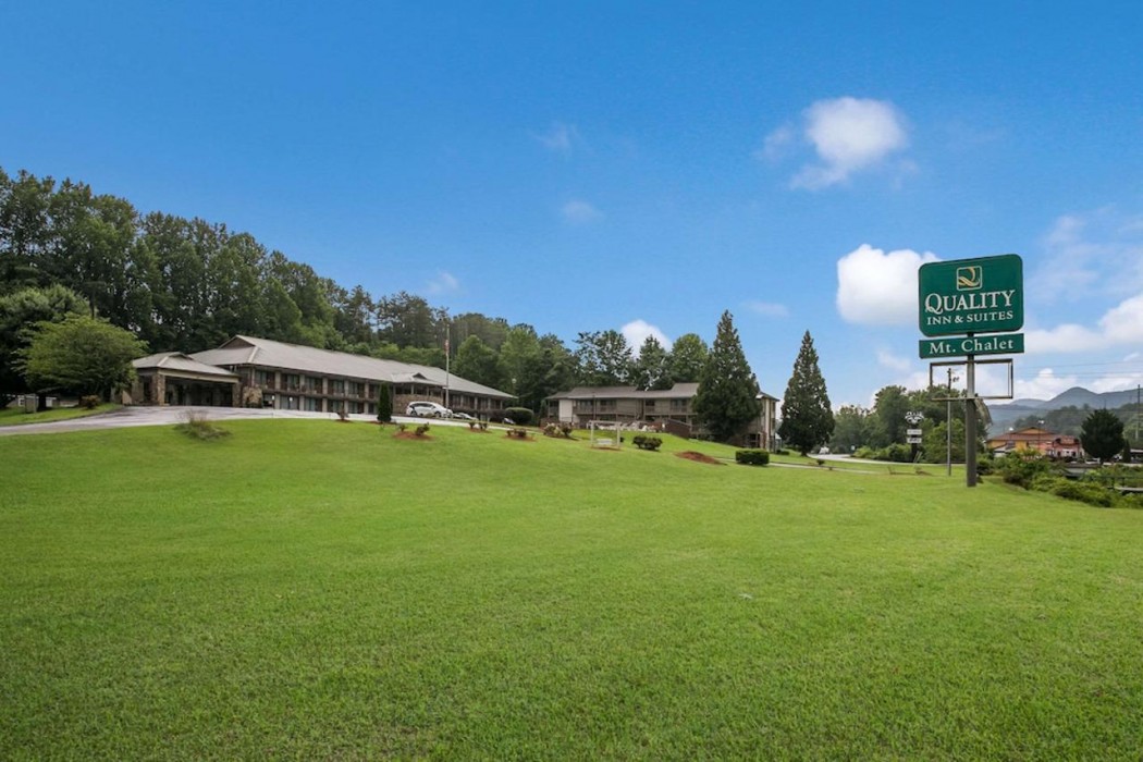 Quality Inn & Suites Mt. Chalet 2/36