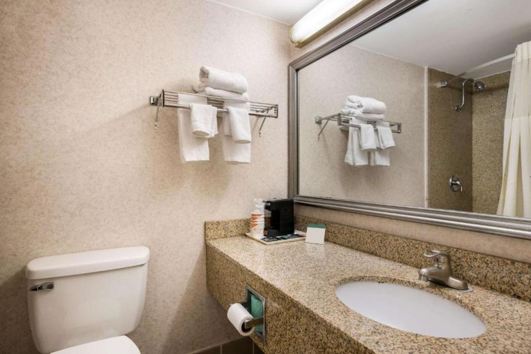 Quality Inn & Suites Syracuse Fairgrounds 11/27