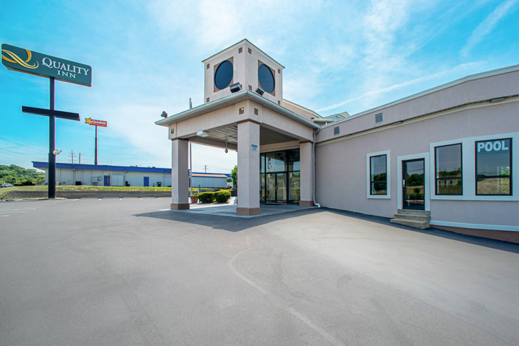 Quality Inn Near Six Flags St. Louis 1/24