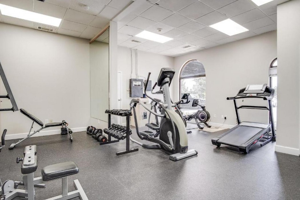 Cottonwood Suites Savannah Hotel and Conference Center 38/71