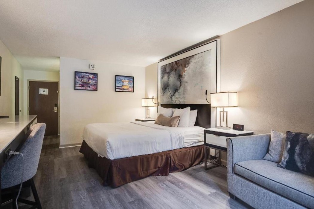 Cottonwood Suites Savannah Hotel and Conference Center 24/71