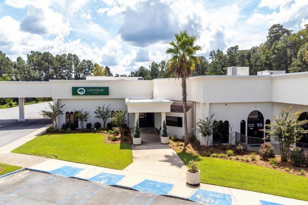 Cottonwood Suites Savannah Hotel and Conference Center 5/71