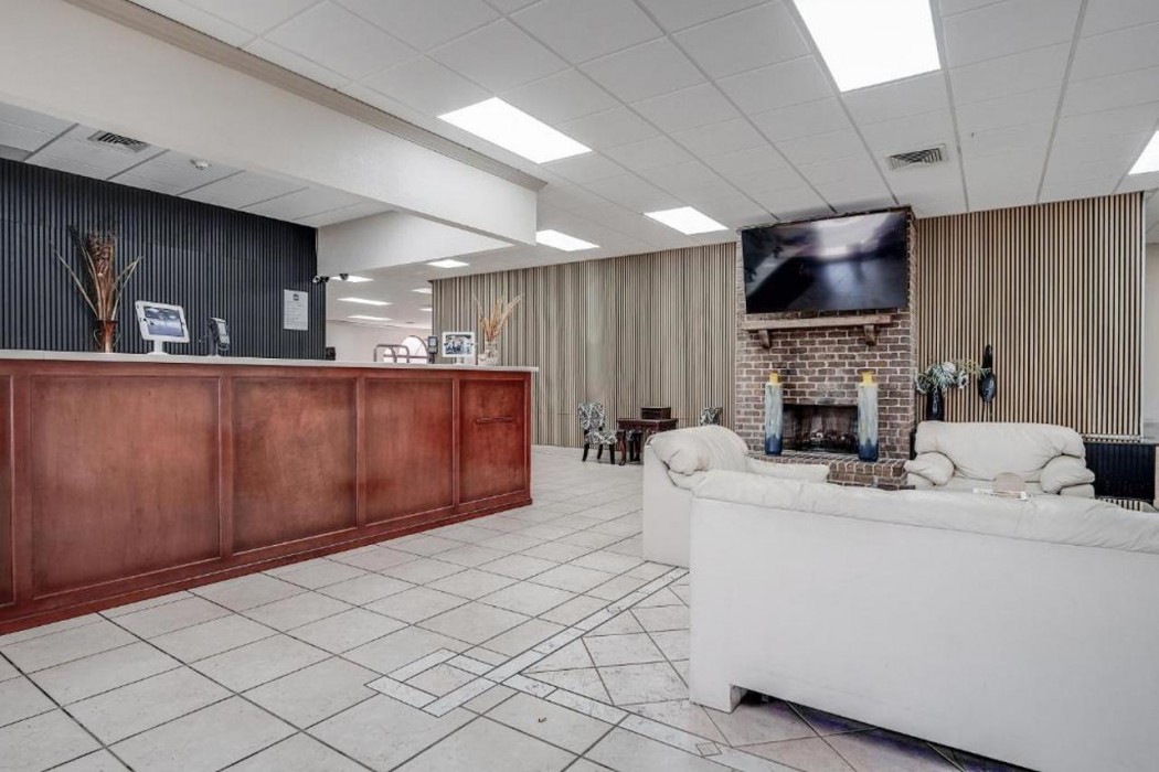Cottonwood Suites Savannah Hotel and Conference Center 12/71