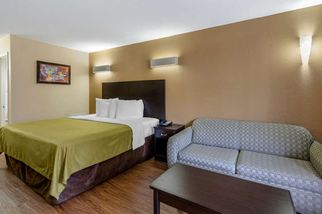 Econo Lodge Roanoke Civic Center 9/30