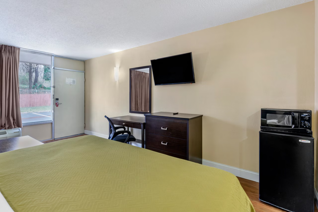 Econo Lodge Roanoke Civic Center 10/30