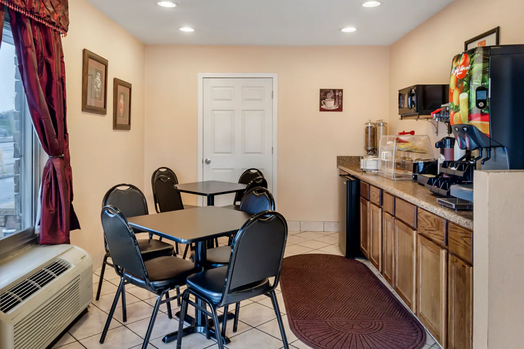Econo Lodge Roanoke Civic Center 22/30