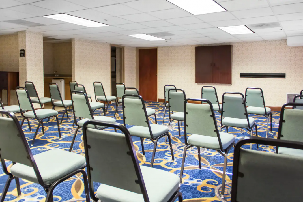 Ramada by Wyndham Tulsa Broken Arrow 15/32