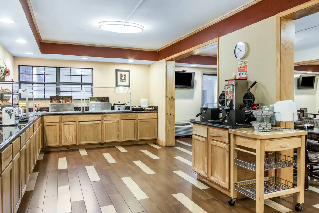 Ramada by Wyndham Tulsa Broken Arrow 25/32
