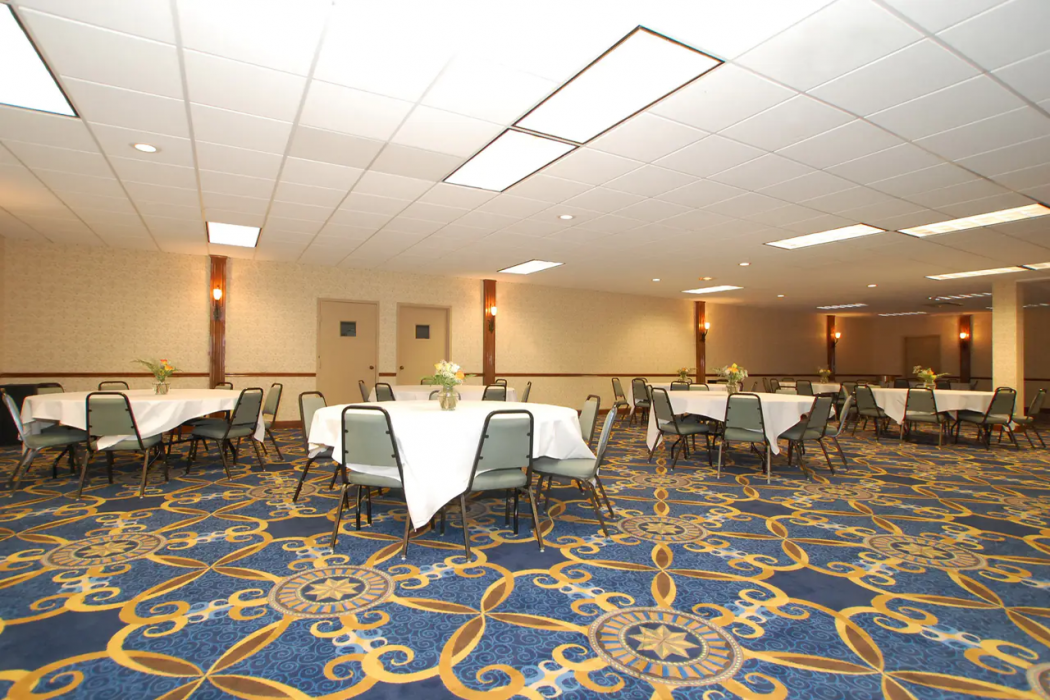 Ramada by Wyndham Tulsa Broken Arrow 13/32