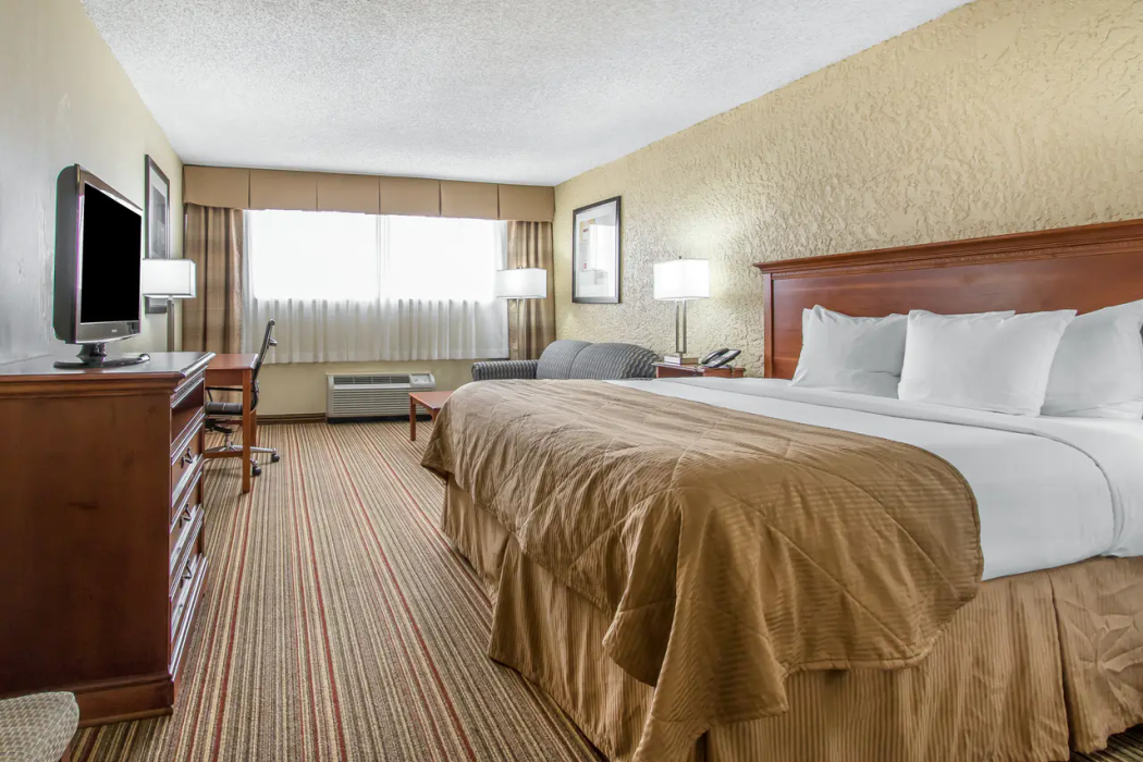 Ramada by Wyndham Tulsa Broken Arrow 8/32