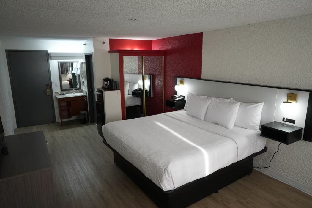 Ramada by Wyndham Tulsa Broken Arrow 10/32