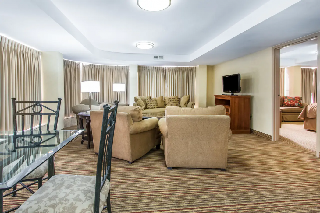 Ramada by Wyndham Tulsa Broken Arrow 7/32