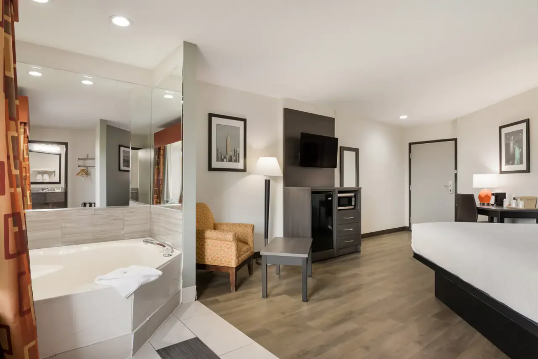 Quality Suites I-44 Tulsa 13/22