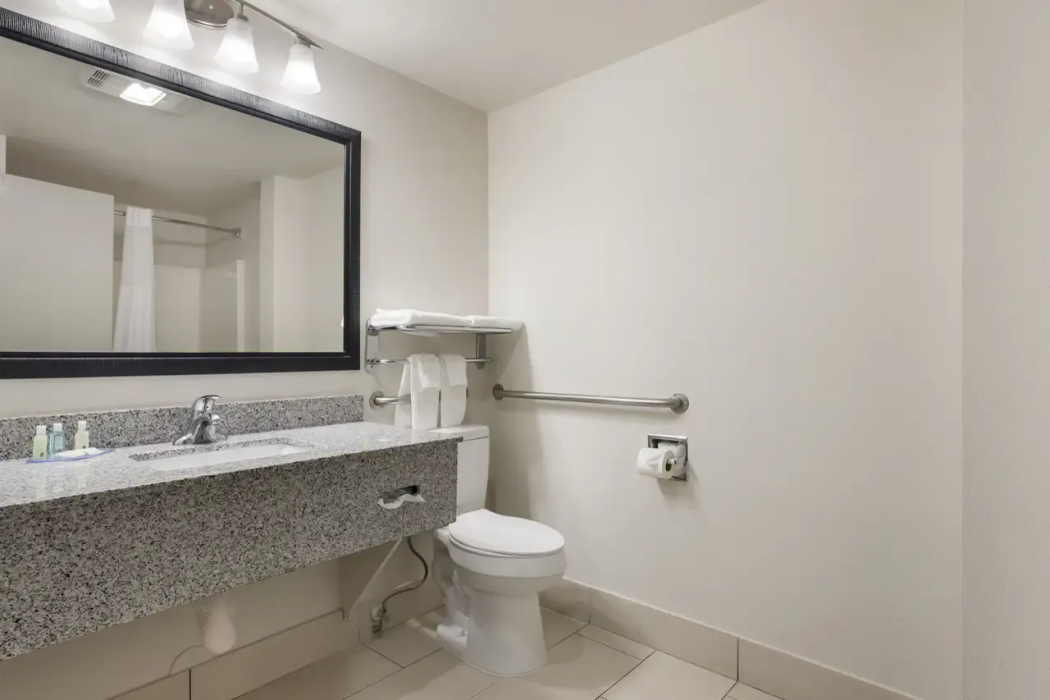 Quality Suites I-44 Tulsa 14/22
