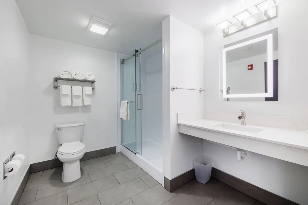 Oakfield Hotel & Suites Rochester, an Ascend Collection Hotel 8/14