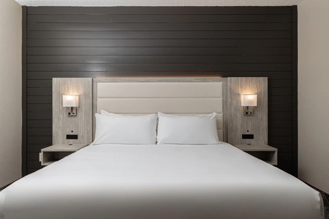 Oakfield Hotel & Suites Rochester, an Ascend Collection Hotel 5/14