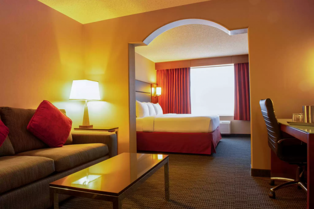 Radisson Hotel & Suites Fort McMurray 10/34