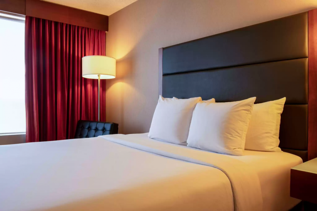 Radisson Hotel & Suites Fort McMurray 8/34