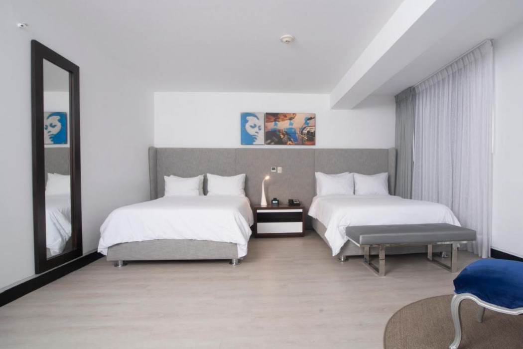 Radisson Hotel Decapolis Miraflores 8/25