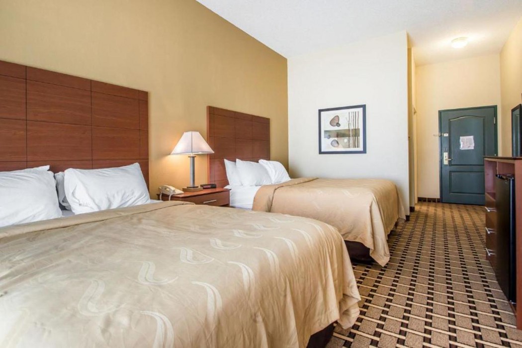 Quality Inn & Suites East Troy I-43 13/33