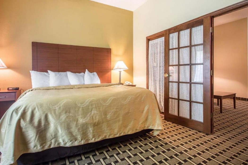 Quality Inn & Suites East Troy I-43 16/33