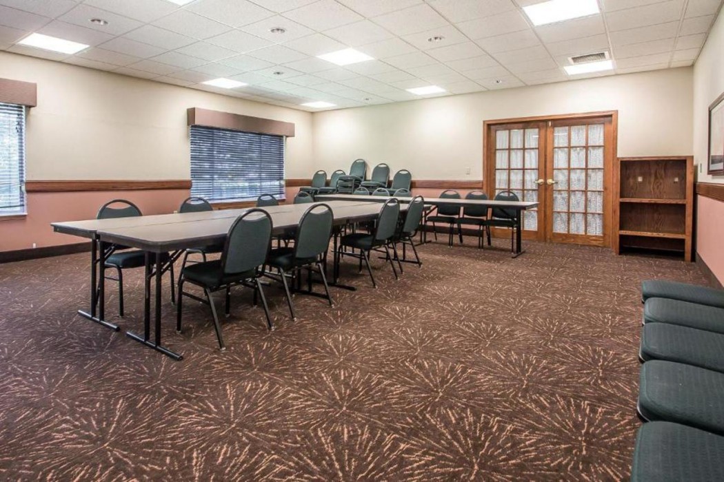 Quality Inn & Suites East Troy I-43 18/33