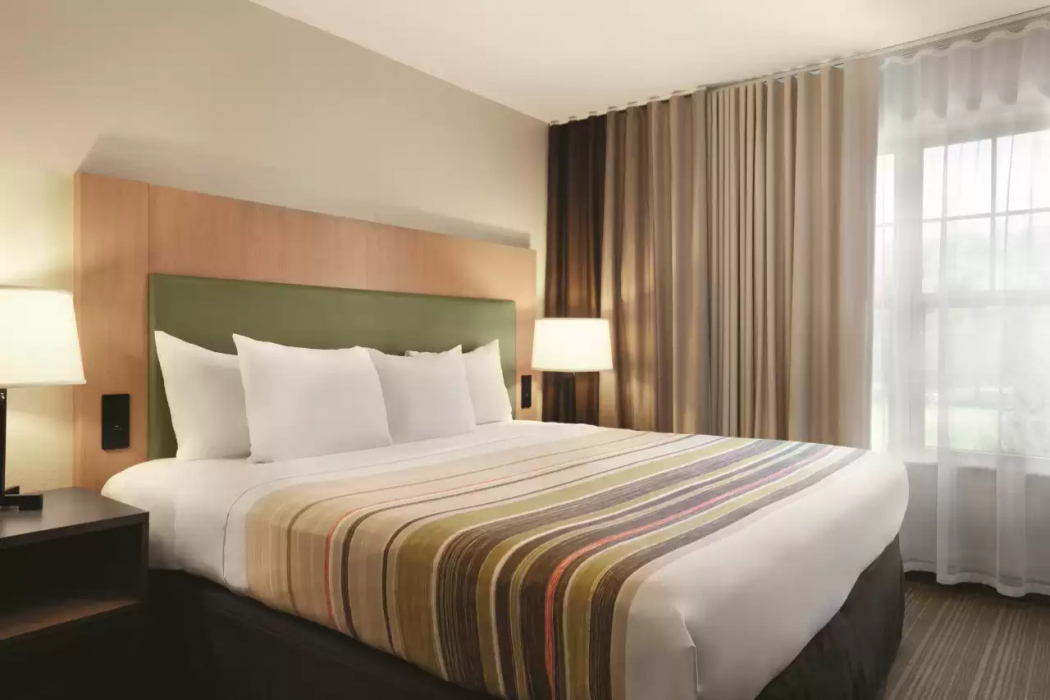 Country Inn & Suites by Radisson, Madison Southwest, WI 5/22