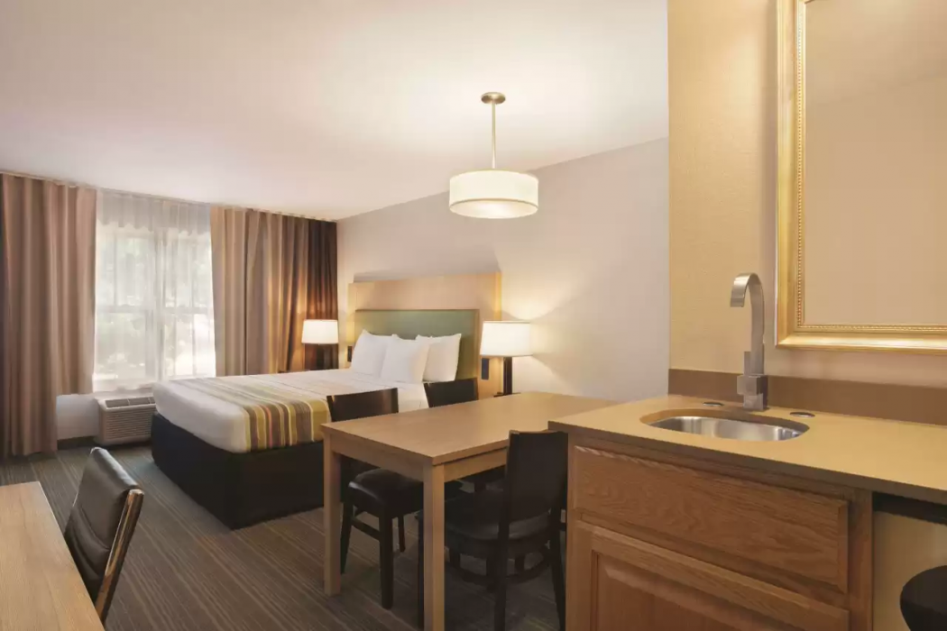 Country Inn & Suites by Radisson, Madison Southwest, WI 8/22