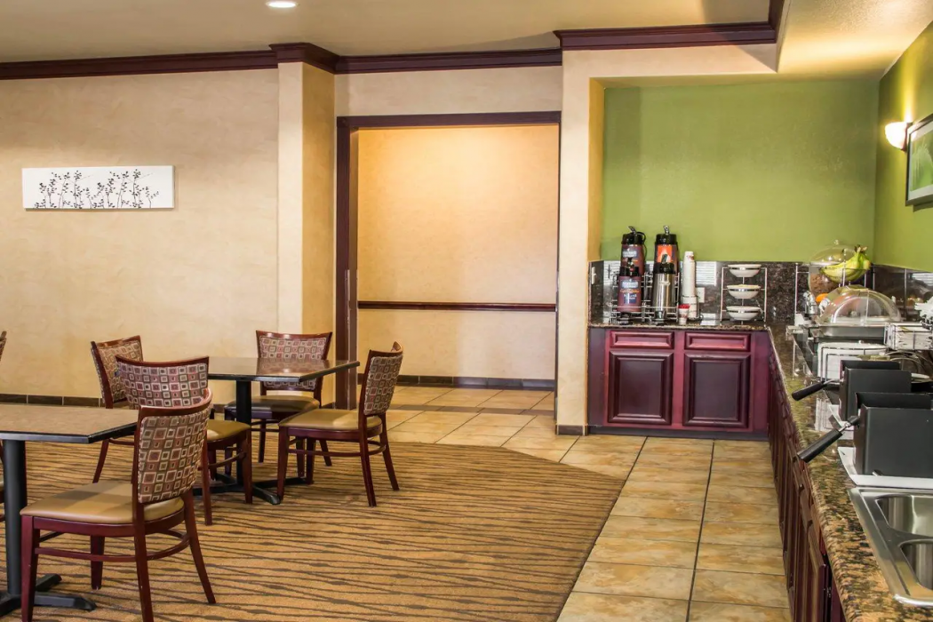 Sleep Inn and Suites at Six Flags 16/36