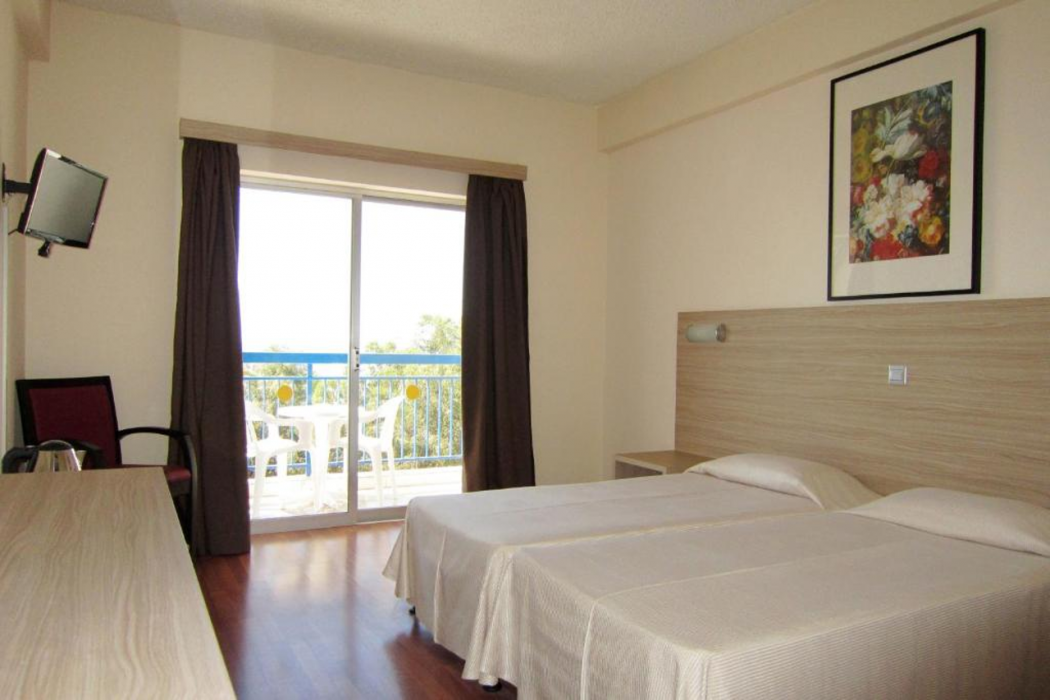 Marina Hotel 18/68