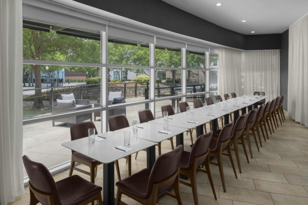 Courtyard Atlanta Buckhead 7/10