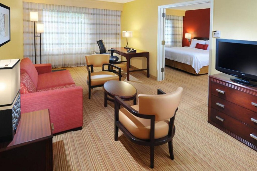 Room at Courtyard by Marriott Houston Hobby Airport, HOUSTON - TX