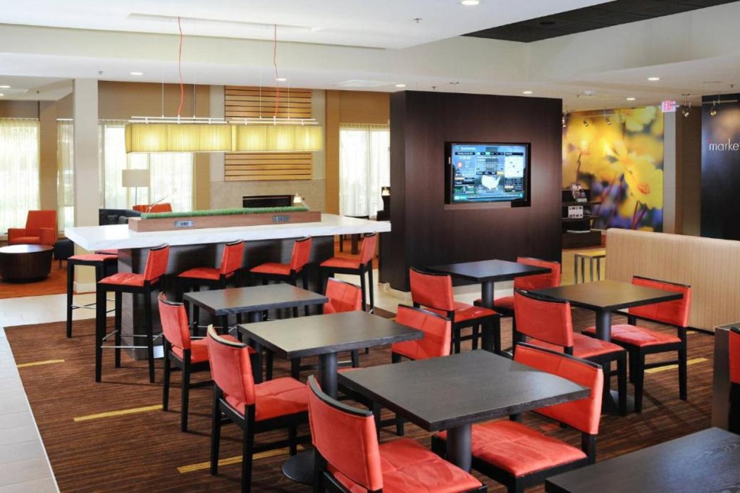 Courtyard by Marriott Houston Hobby Airport 18/21