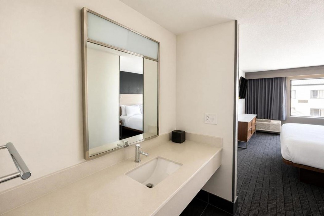 Courtyard by Marriott Houston Hobby Airport 20/21