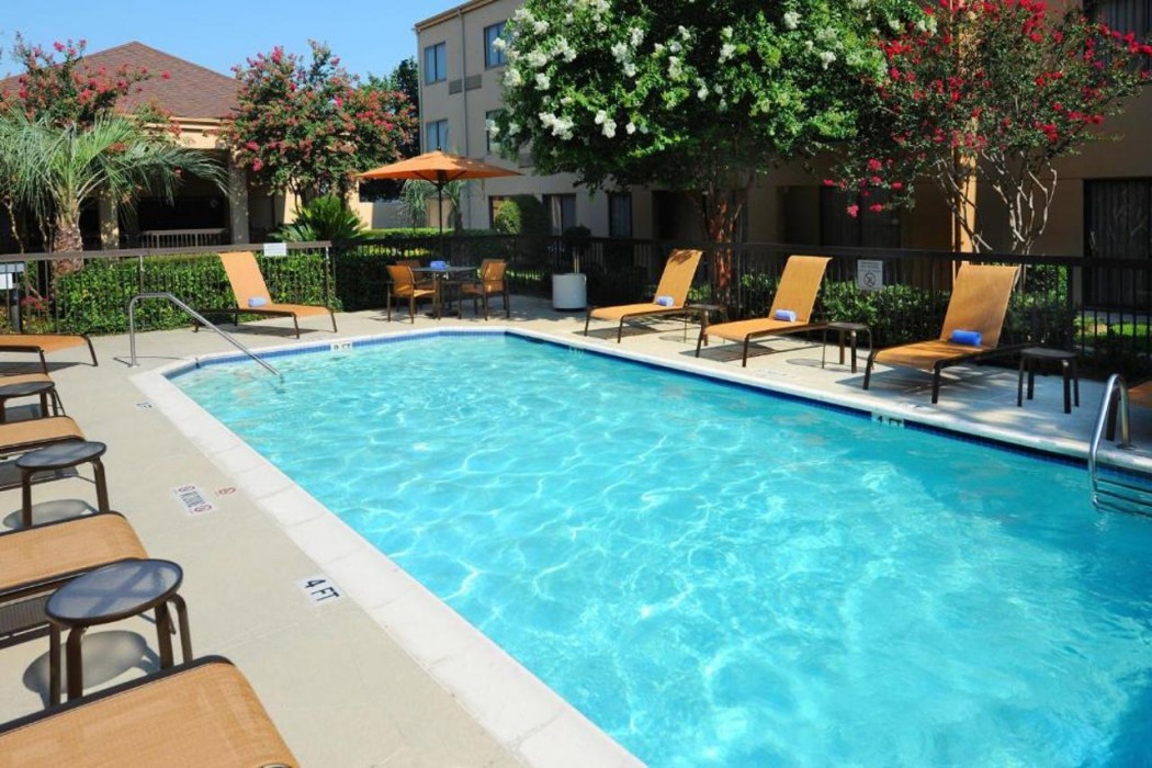 Courtyard by Marriott Houston Hobby Airport 13/21