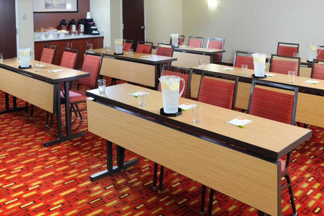 Courtyard by Marriott Houston Hobby Airport 19/21