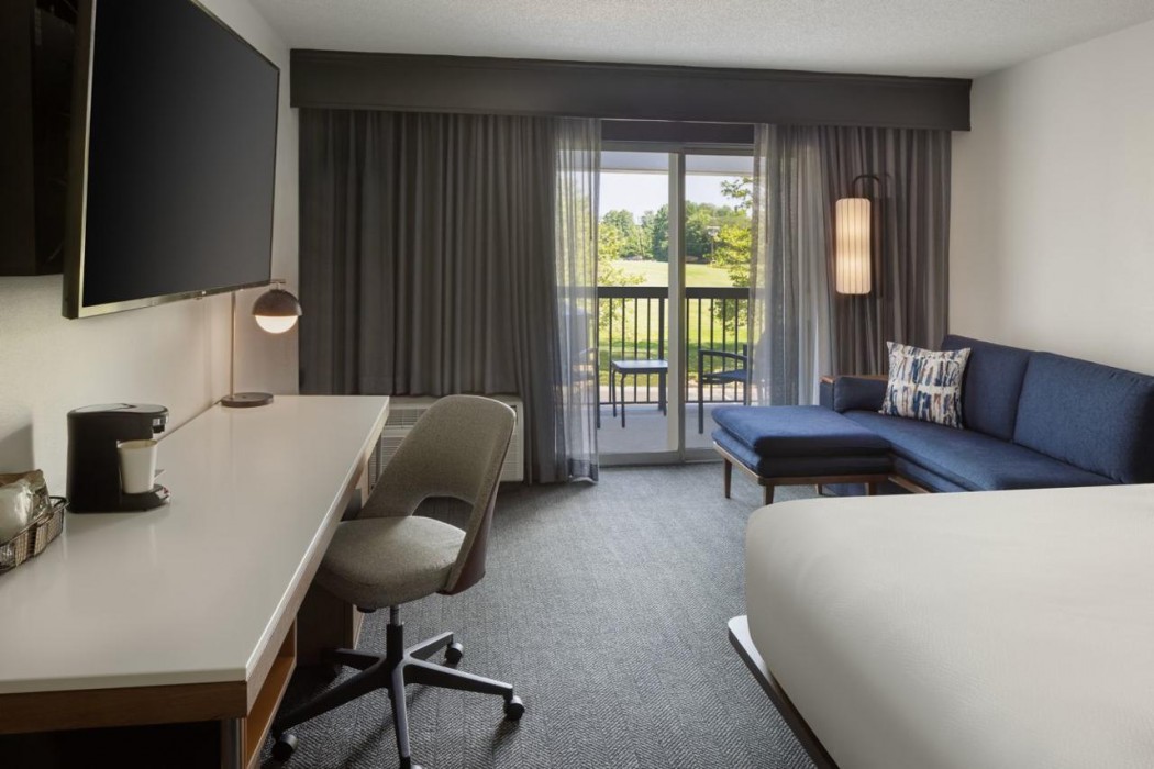 Courtyard By Marriott Edison Woodbridge 13/40