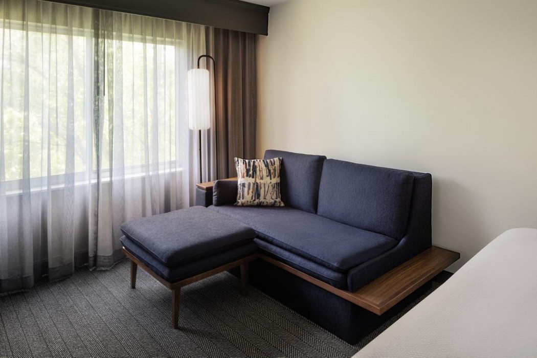 Courtyard By Marriott Edison Woodbridge 15/40